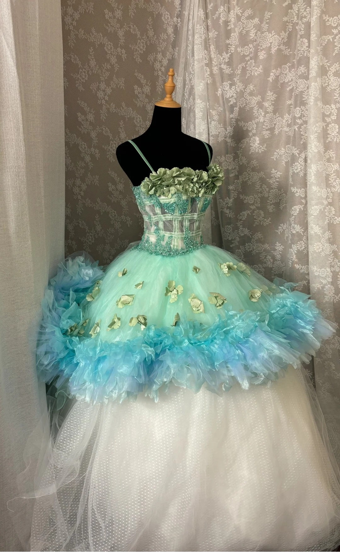Gorgeous Spaghetti Straps A-Line Sweet 16th Ball Gowns Appliques Beadings Ruffles Prom Dress AP2996