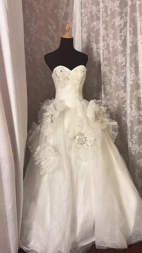 Glamorous Strapless A-Line Bridal Gowns Sequins Rhinestones Handmade Flowers Wedding Dress AP2998