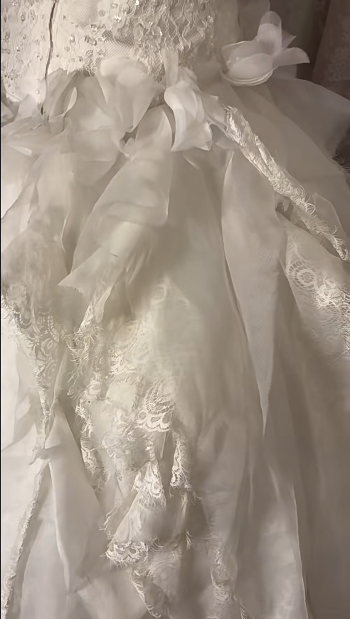 Unique Strapless A-Line Bridal Gowns Lace Appliques Crystals Sequins Wedding Dress AP3002