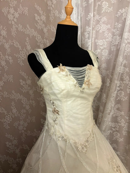 French Style A-Line Spaghetti Strap Bridal Dress Tassel Sequins Appliques Wedding Dress AP3005