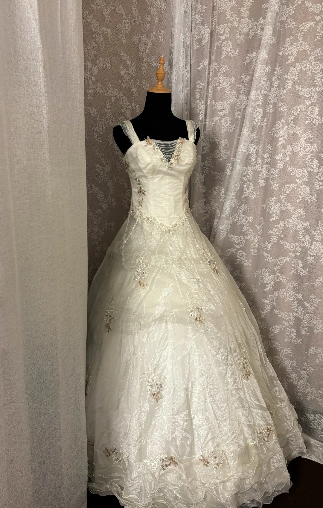 French Style A-Line Spaghetti Strap Bridal Dress Tassel Sequins Appliques Wedding Dress AP3005