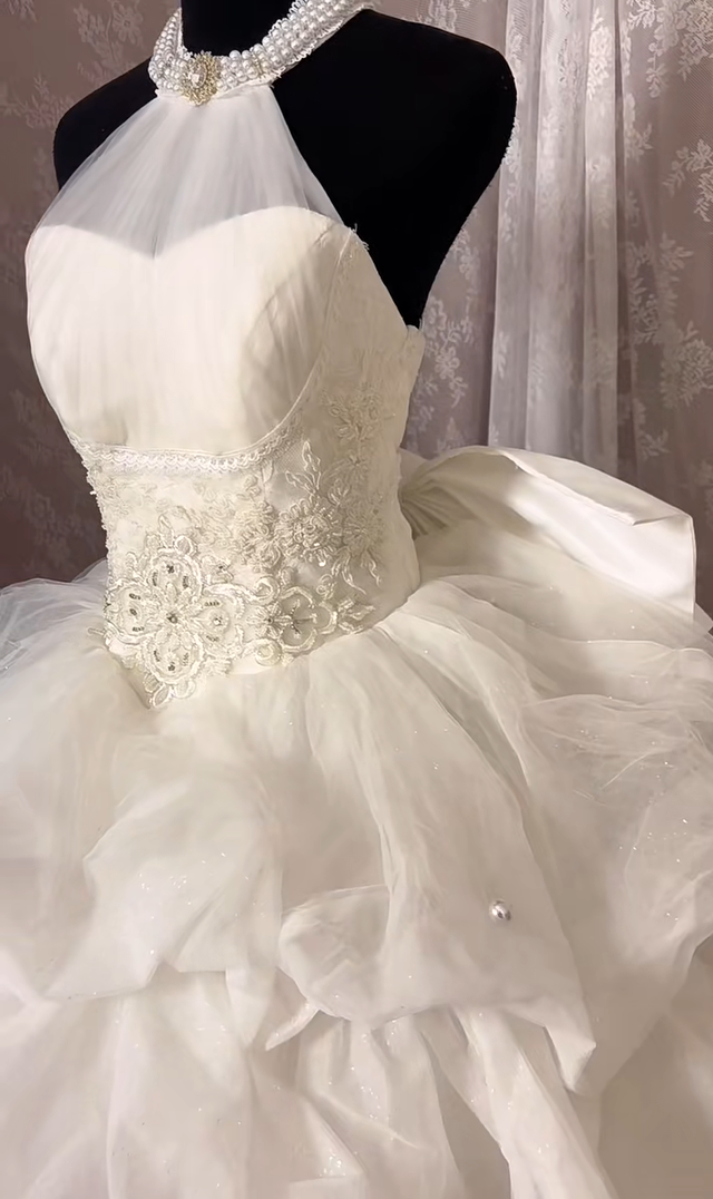 Charming Halter Neck A-Line Bridal Dress Pearls Rhinestones Appliques Sequins Tulle Wedding Dress AP3007