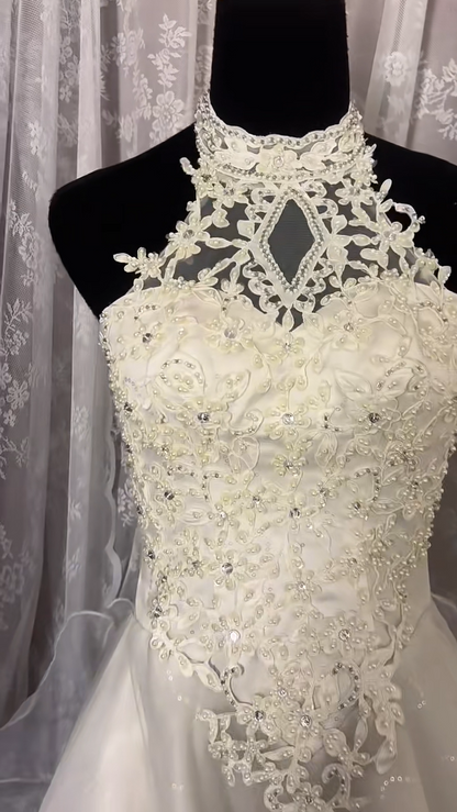 Exquisite A-Line Halter Neck Bridal Dresses Beads Appliques Sequins Handmade Flowers Wedding Dress AP3009