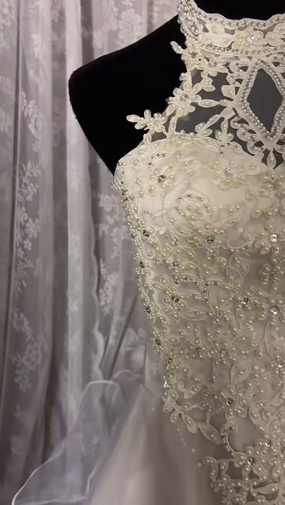 Exquisite A-Line Halter Neck Bridal Dresses Beads Appliques Sequins Handmade Flowers Wedding Dress AP3009