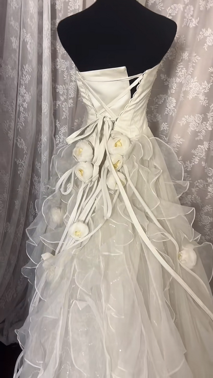 Exquisite A-Line Halter Neck Bridal Dresses Beads Appliques Sequins Handmade Flowers Wedding Dress AP3009