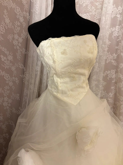 Sparkly Strapless A-Line Bridal Gowns Sequins Handmade Flowers Tulle Long Wedding Dress AP3011