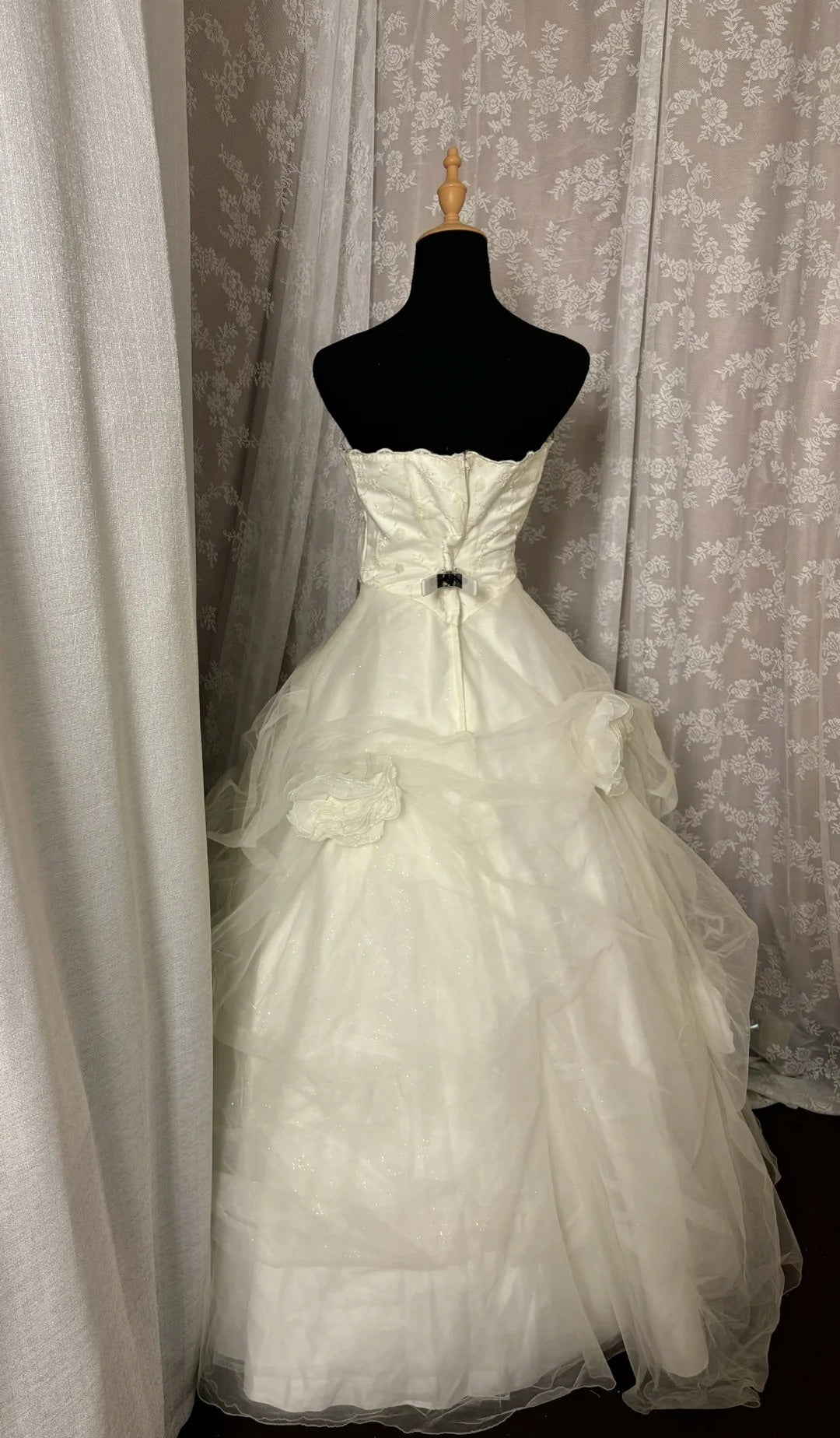 Sparkly Strapless A-Line Bridal Gowns Sequins Handmade Flowers Tulle Long Wedding Dress AP3011