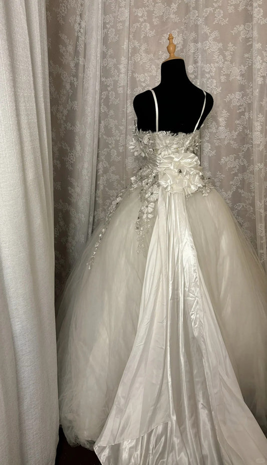 Flattering A-Line Spaghetti Strap Bridal Gowns Appliques Crystals Sequins Tulle Wedding Dress AP3016