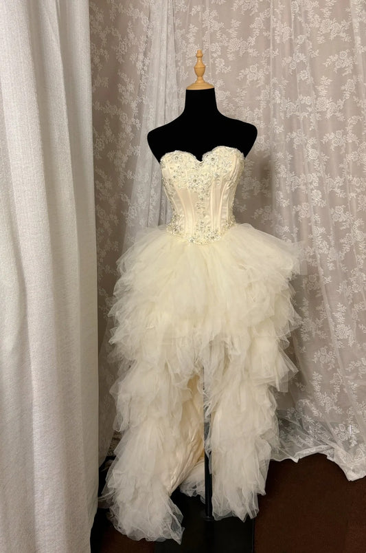 Trendy A-Line Strapless Bridal Gowns Appliques Sequins Rhinestones Tulle Wedding Dress AP3018