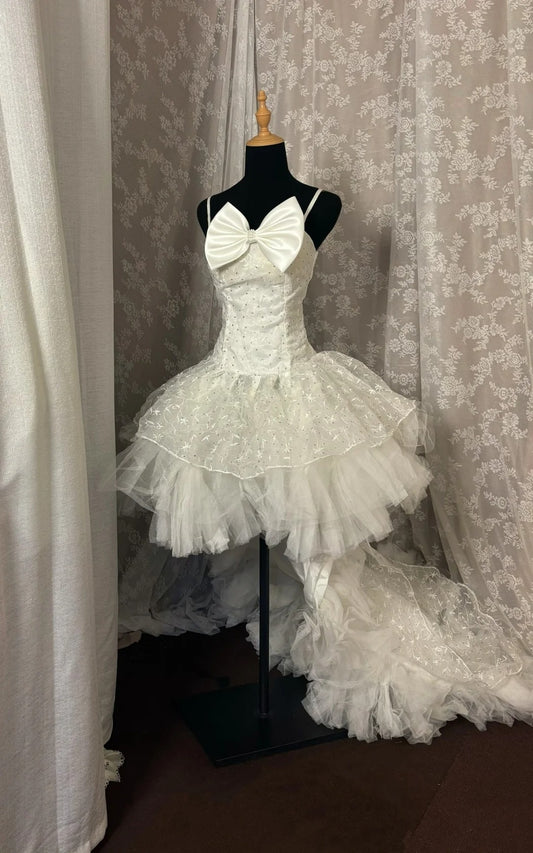 Sexy A-Line Spaghetti Straps Bridal Gowns Bow Sequins Tiered Wedding Dress AP3021