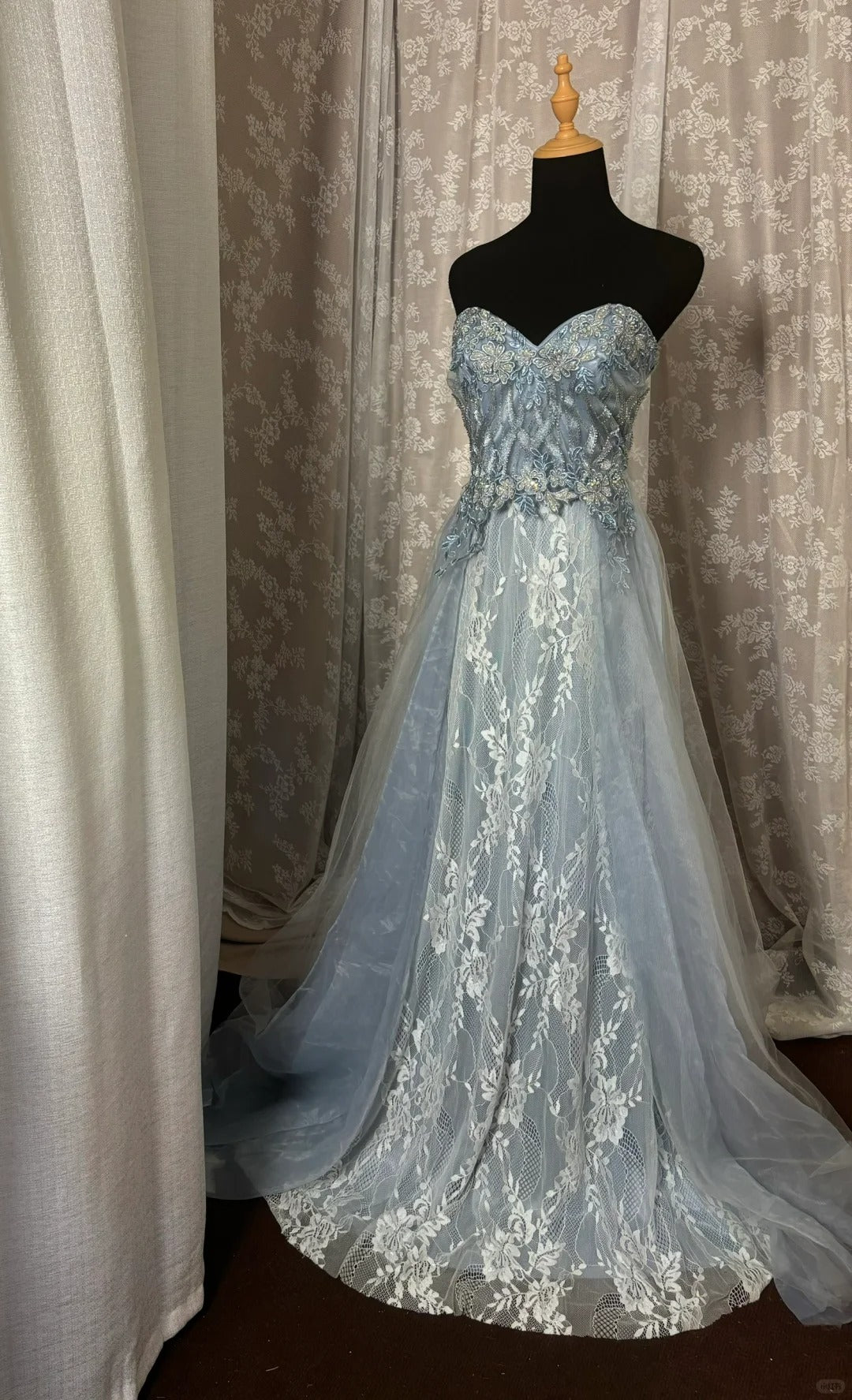 Modern Strapless A-Line Evening Gowns Sequins Beads Appliques Lace Prom Dress AP3022