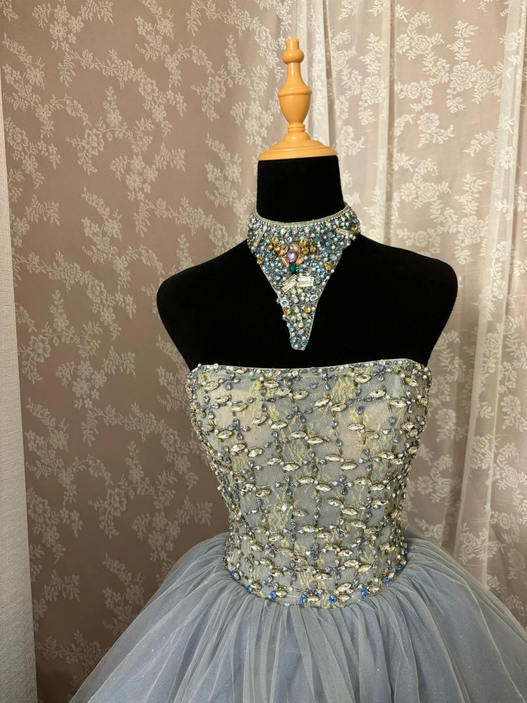 Princess Strapless A-Line Evening Gowns Rhinstones Appliques Tulle Prom Dress AP3023