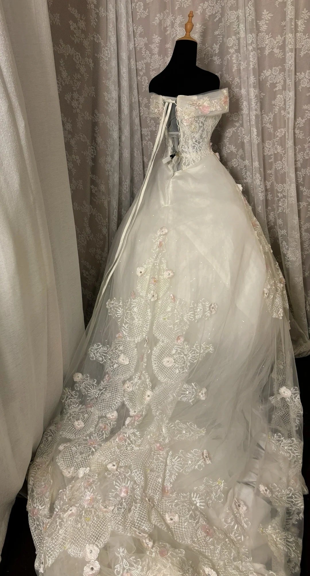 Delicate Off-Shoulder A-Line Evening Gowns Appliques Beads Lace Prom Dress AP3027