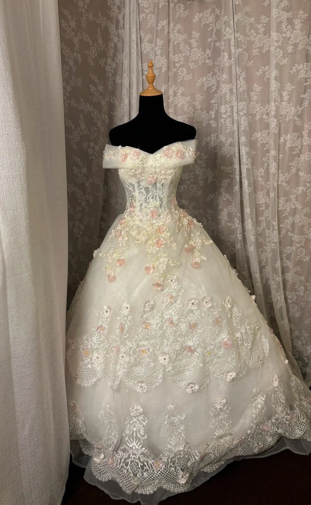 Delicate Off-Shoulder A-Line Evening Gowns Appliques Beads Lace Prom Dress AP3027