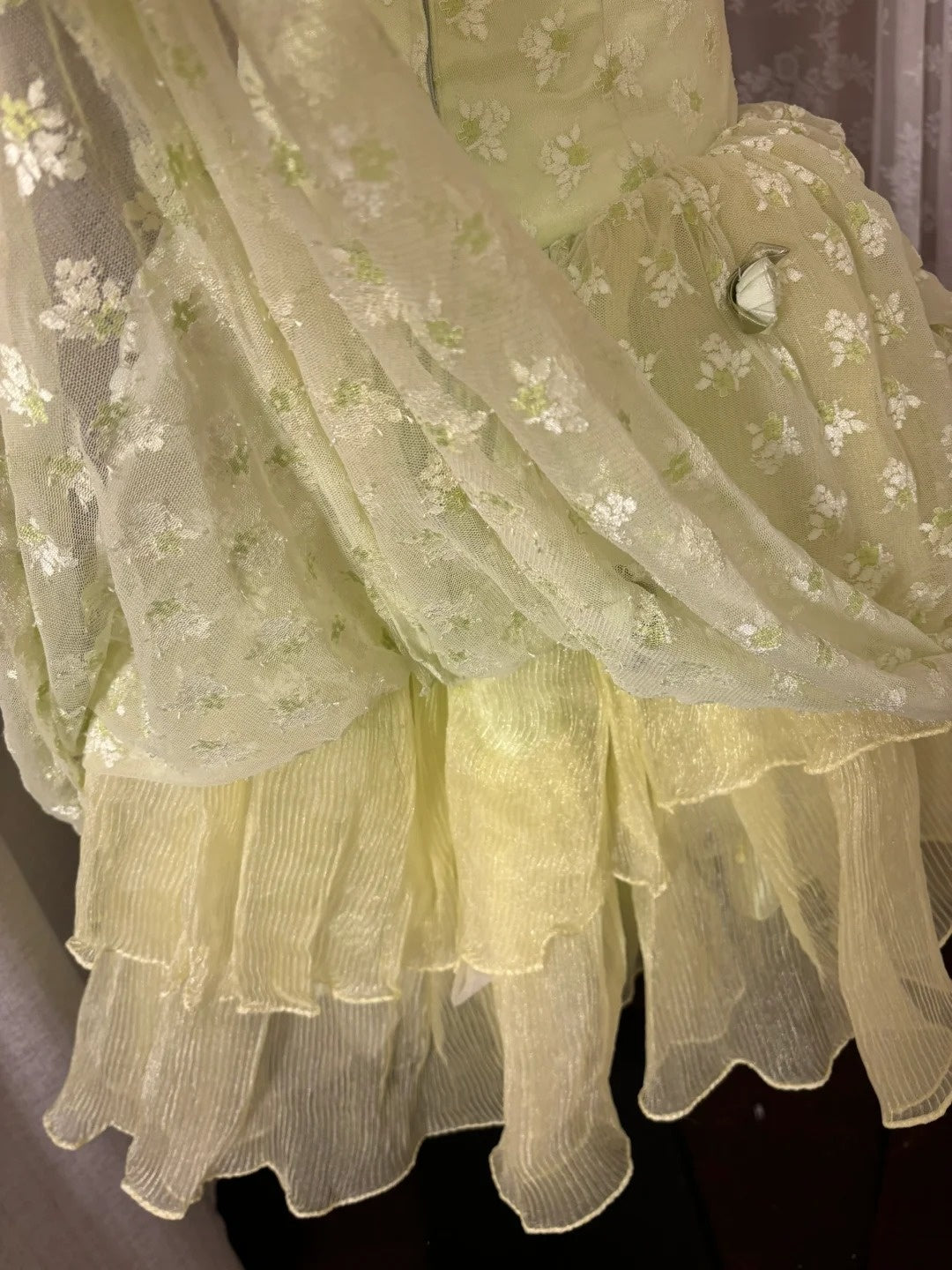 Sweet Strapless A-Line Birthday Gowns Appliques Handmade Flowers Tulle Homecoming Dress AP3040