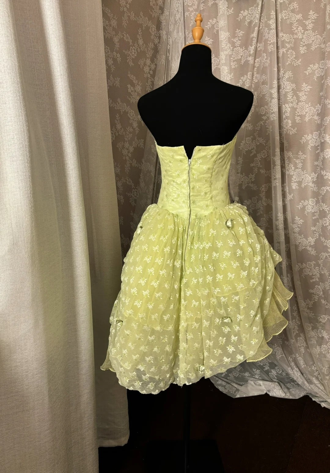 Sweet Strapless A-Line Birthday Gowns Appliques Handmade Flowers Tulle Homecoming Dress AP3040