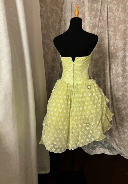 Sweet Strapless A-Line Birthday Gowns Appliques Handmade Flowers Tulle Homecoming Dress AP3040