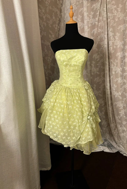 Sweet Strapless A-Line Birthday Gowns Appliques Handmade Flowers Tulle Homecoming Dress AP3040