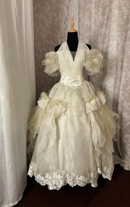 Cute Halter Neck A-Line Evening Gowns Appliques Sequins Handmade Flowers Ruffled Prom Dress AP3041