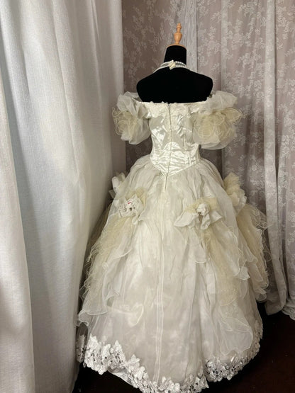 Cute Halter Neck A-Line Evening Gowns Appliques Sequins Handmade Flowers Ruffled Prom Dress AP3041