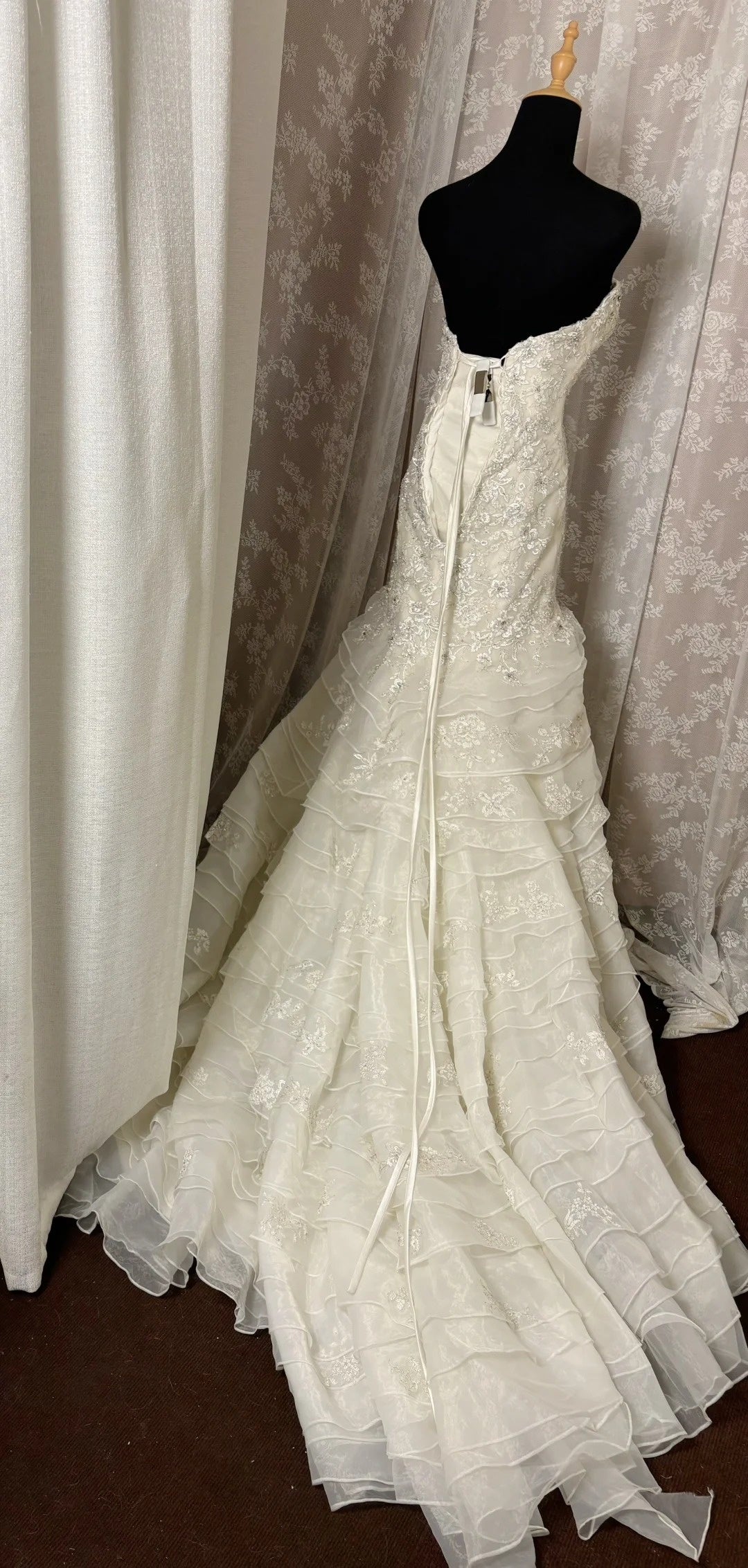 Ethereal Strapless Mermaid Bridal Gowns Beads Appliques Sequins Tiered Wedding Dress AP3045