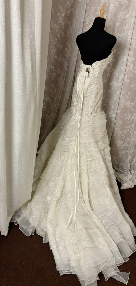 Ethereal Strapless Mermaid Bridal Gowns Beads Appliques Sequins Tiered Wedding Dress AP3045