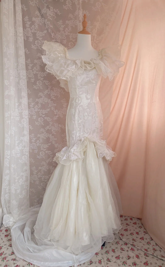 Simple Mermaid Square Neck Bridal Dress Handmade Flower Ruffles Wedding Dress AP3059