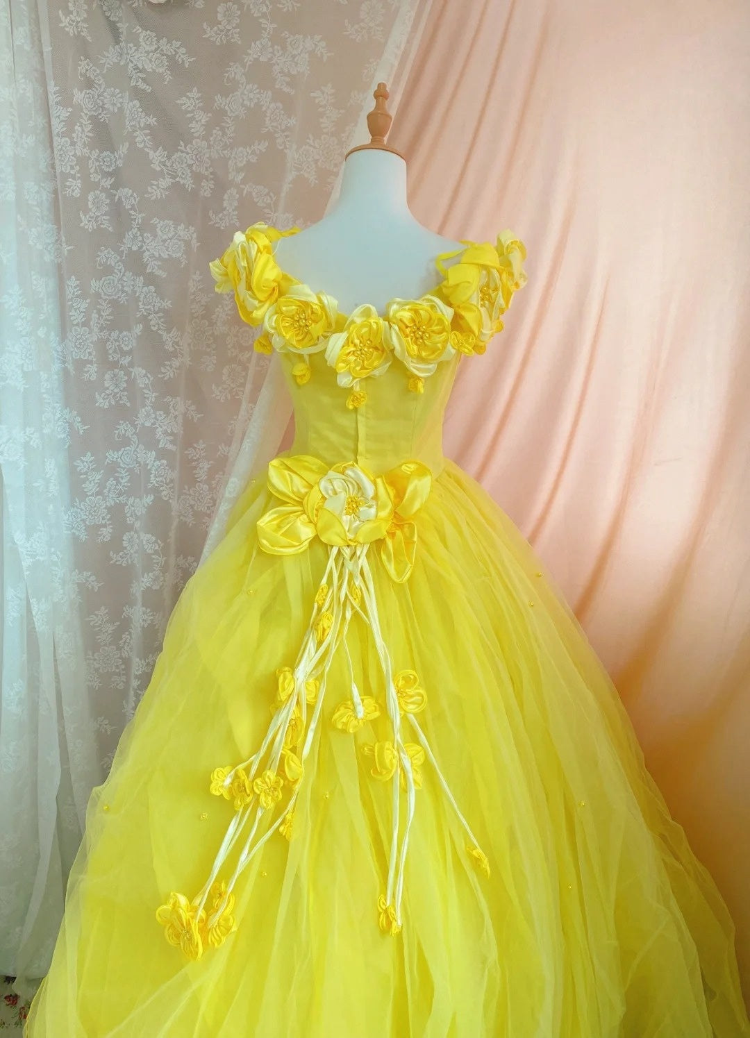 Dopamine Style A-Line V-Neck Evening Gowns Handmade Flowers Beads Yellow Prom Dress AP3061