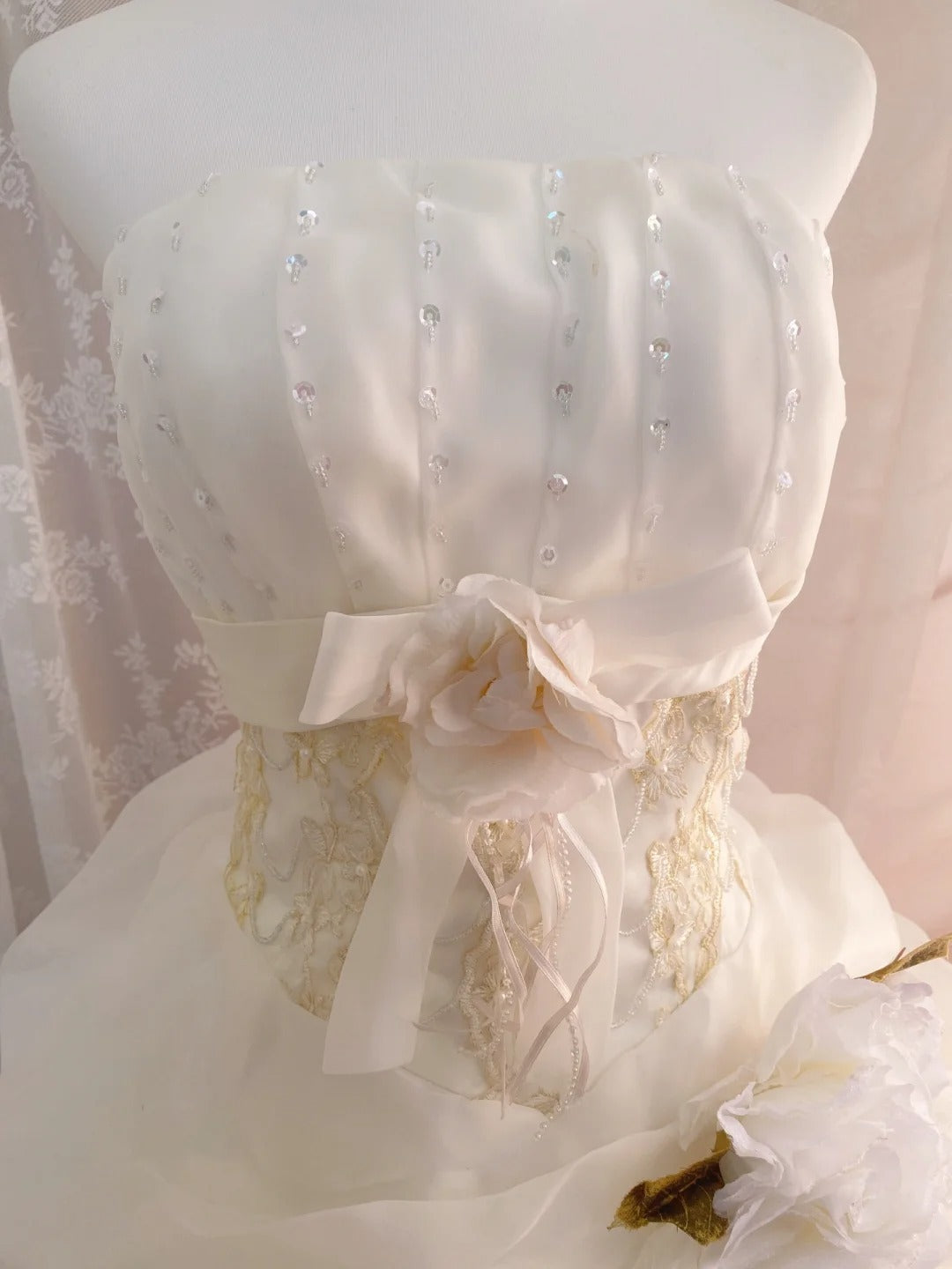 Exquisite A-Line Strapless Bridal Gowns Handmade Flowers Sequins Lace Beadings Wedding Dress AP3063