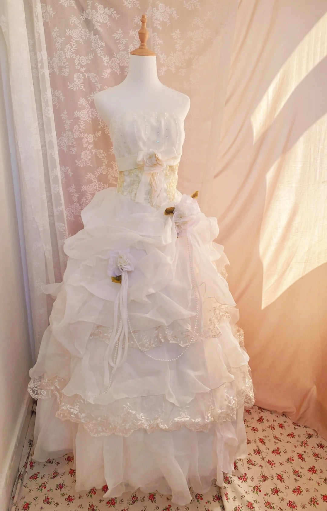 Exquisite A-Line Strapless Bridal Gowns Handmade Flowers Sequins Lace Beadings Wedding Dress AP3063