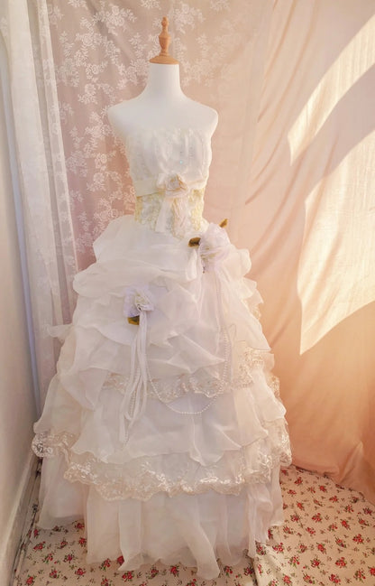 Exquisite A-Line Strapless Bridal Gowns Handmade Flowers Sequins Lace Beadings Wedding Dress AP3063