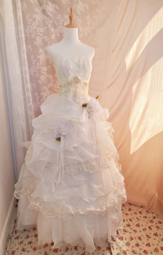 Exquisite A-Line Strapless Bridal Gowns Handmade Flowers Sequins Lace Beadings Wedding Dress AP3063