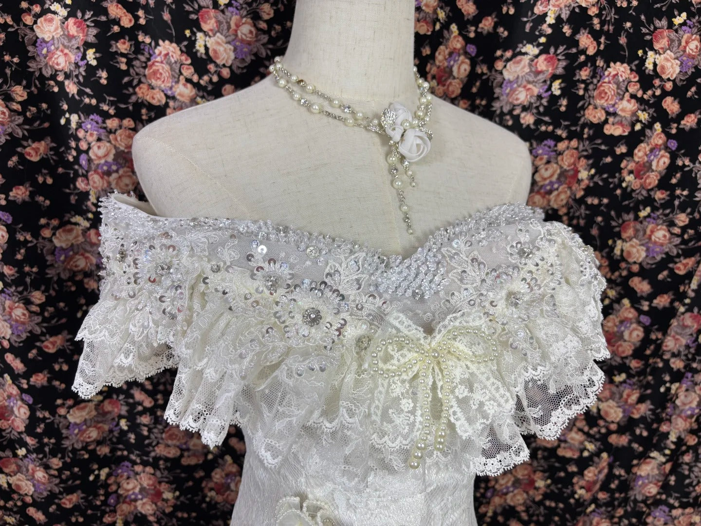 Fitted Off-Shoulder A-Line Bridal Dress Beading Sequins Lace Wedding Dress AP3069