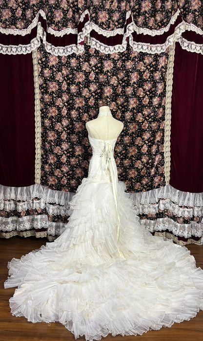 Trendy Mermaid Halter Neck Bridal Dress Rhinestones Sequins Appliques Ruffled Tiered Wedding Dress AP3072