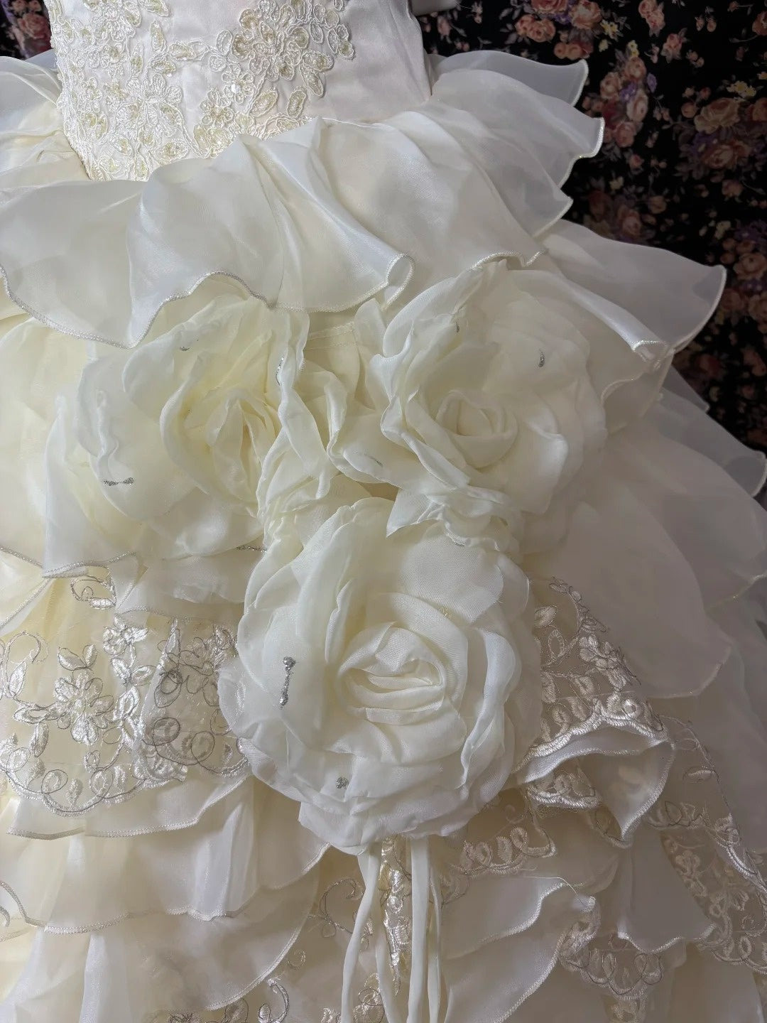 Attractive Halter Neck A-Line Bridal Dress Beads Handmade Flowers Appliques Sequins Wedding Dress AP3073