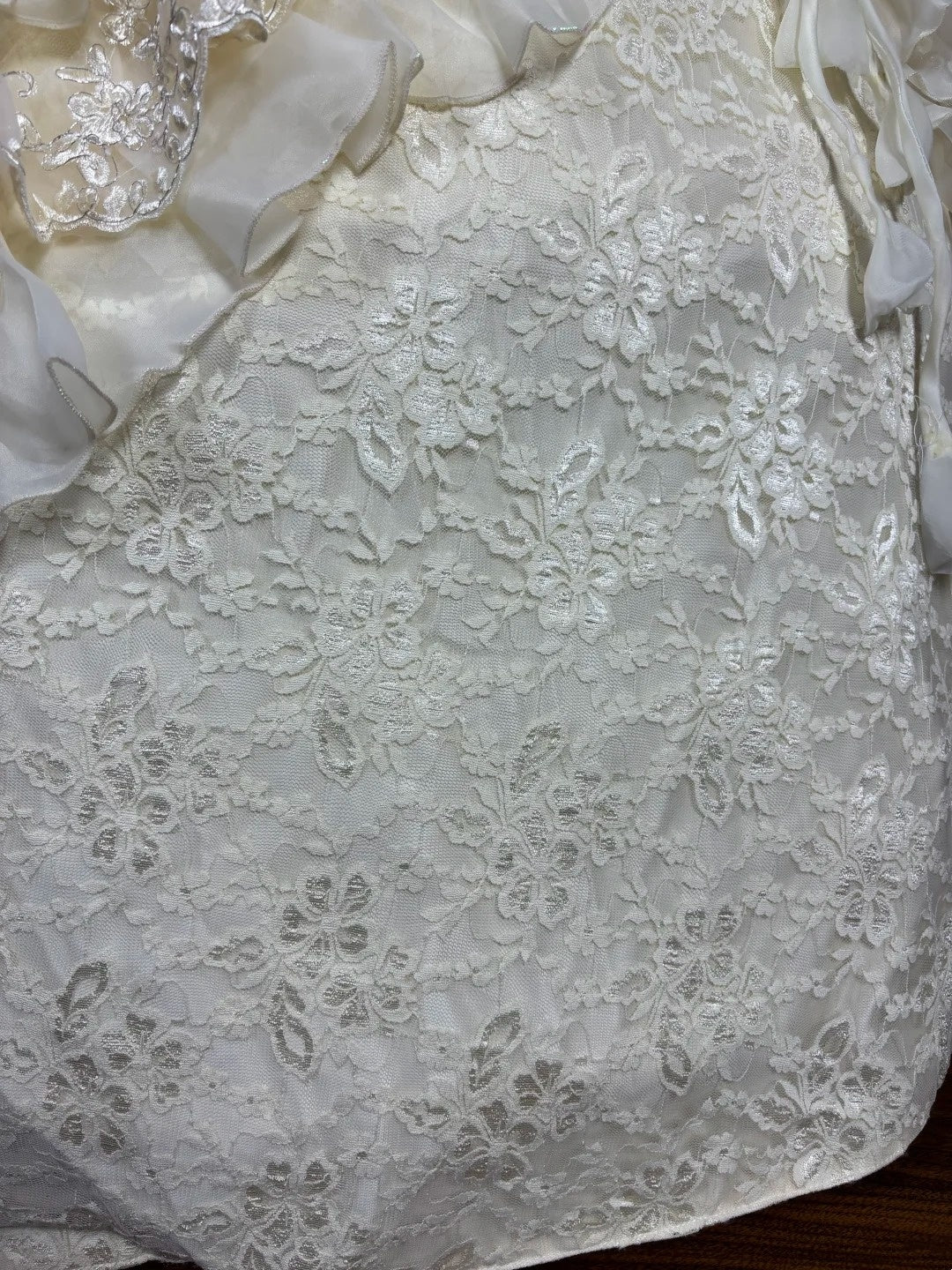 Attractive Halter Neck A-Line Bridal Dress Beads Handmade Flowers Appliques Sequins Wedding Dress AP3073
