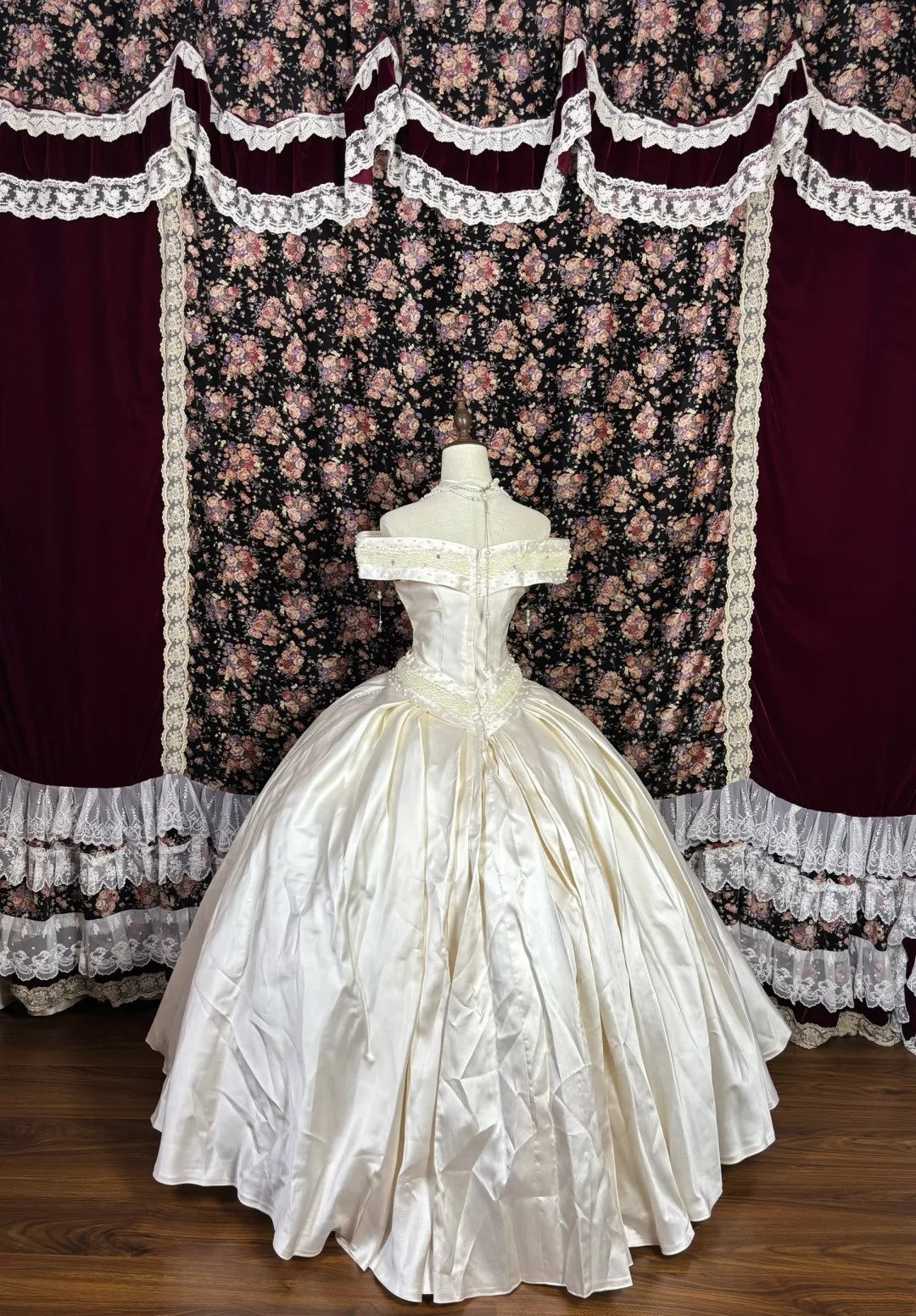 Romantic Off-Shoulder Bridal Gowns A-Line Beads Crystals Bows Wedding Dress AP3084