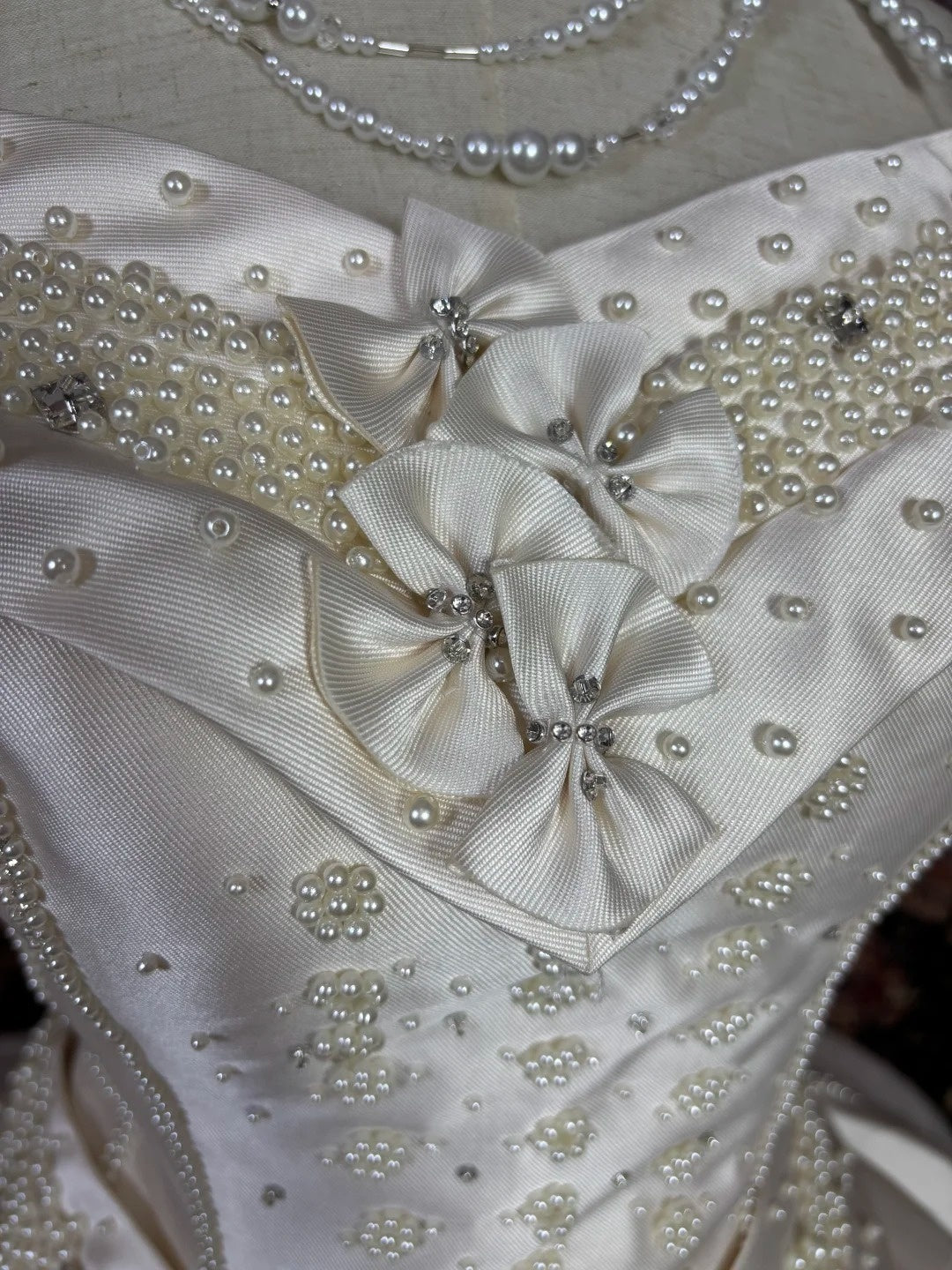 Romantic Off-Shoulder Bridal Gowns A-Line Beads Crystals Bows Wedding Dress AP3084