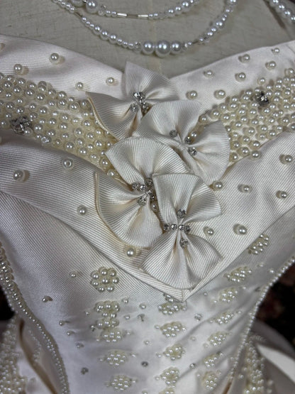 Romantic Off-Shoulder Bridal Gowns A-Line Beads Crystals Bows Wedding Dress AP3084