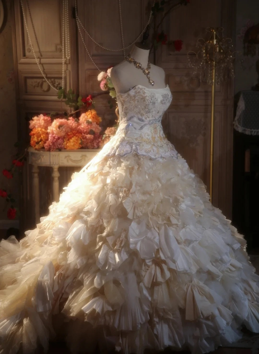 Luxury Strapless A-Line Sweet 16th Gowns Beads Handmade Flowers Sequins Appliques Prom Dress AP3090