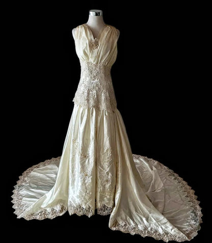 Classical V-Neck A-Line Pleated Sweet 16th Gowns Beads Appliques Pearls Prom Dress AP3093