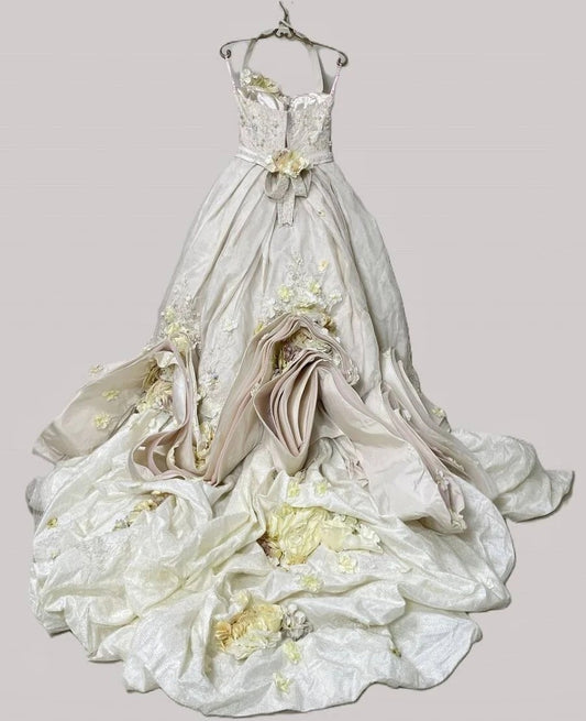 Dramatic Halter Neck A-Line Evening Gowns Sequins Beads Appliques Handmade Flowers Prom Dress AP3105