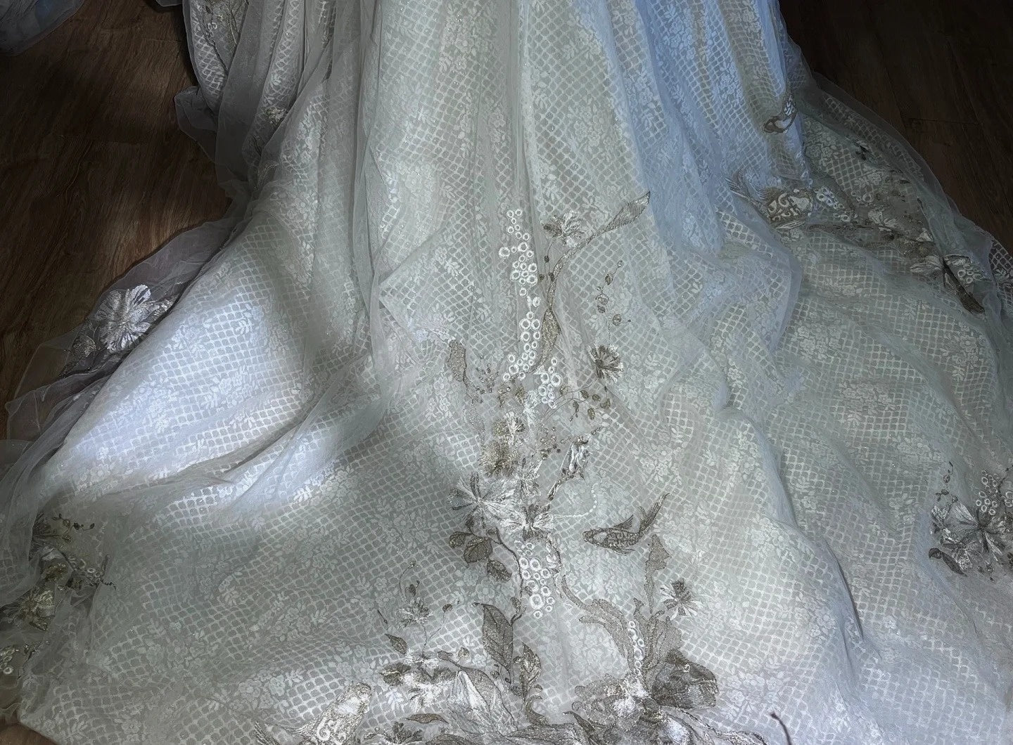 Sparkly Square Neck A-Line Bridal Gowns Beads Sequins Appliques Wedding Dress AP3116