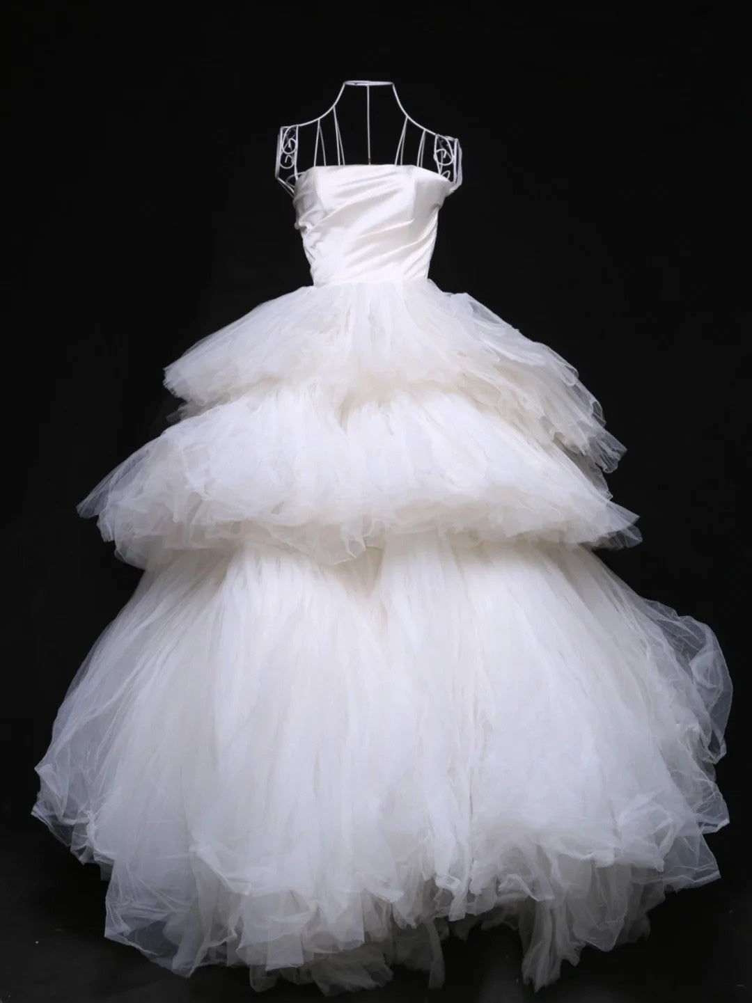 Minimalist A-Line Strapless Bridal Gowns Tiered Tulle White Wedding Dress AP3117