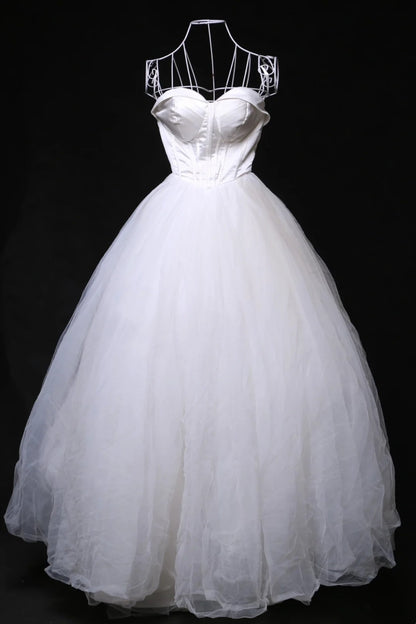 Playful A-Line Strapless Bridal Gowns White Tulle Wedding Dress AP3119