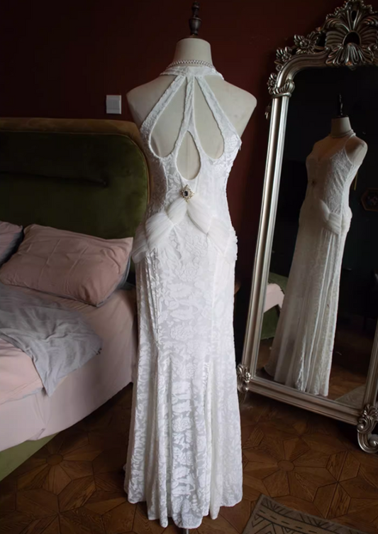 Flattering V Neck Sheath Bridal Gowns Appliques Rhinestone Cutout Wedding Dress AP3125