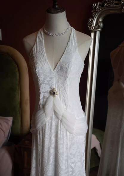 Flattering V Neck Sheath Bridal Gowns Appliques Rhinestone Cutout Wedding Dress AP3125