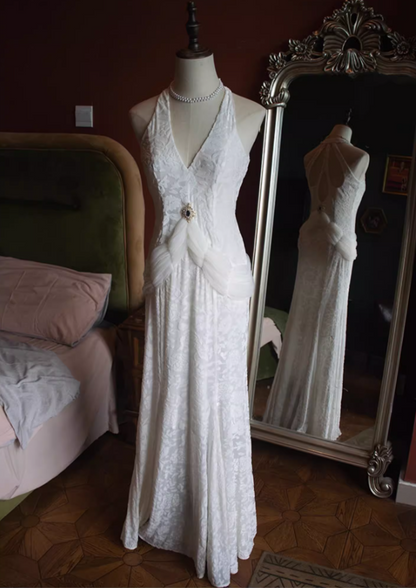 Flattering V Neck Sheath Bridal Gowns Appliques Rhinestone Cutout Wedding Dress AP3125