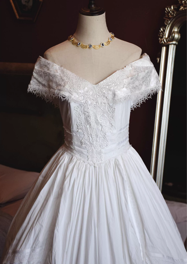 Modern A-Line Off-Shoulder Engagement Gowns Appliques Lace Wedding Dress AP3130