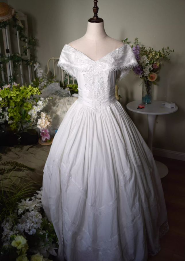 Modern A-Line Off-Shoulder Engagement Gowns Appliques Lace Wedding Dress AP3130